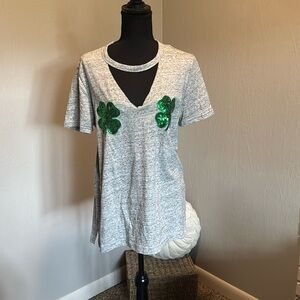 Pink Victoria’s Secret T-shirt 💚